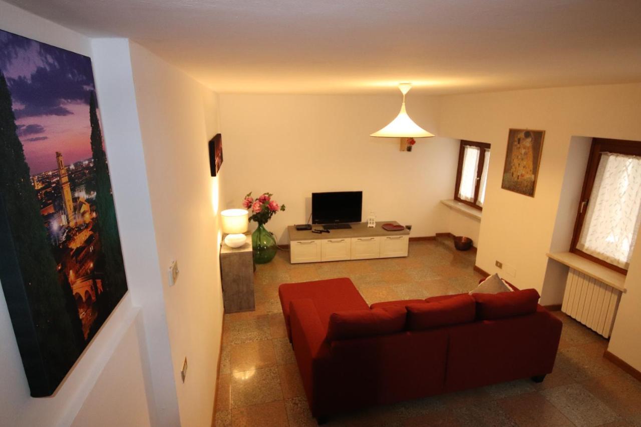 Casa Vacanze Al Borgo 卡普里诺韦罗内塞 外观 照片